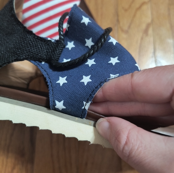 American Flag flat canvas sandals, size 42 women's 10, red/white/blue/black - Picture 7 of 10
